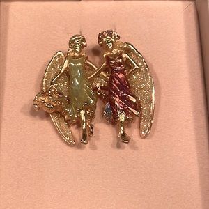 ‘Sisters’ Kirks Folly pin